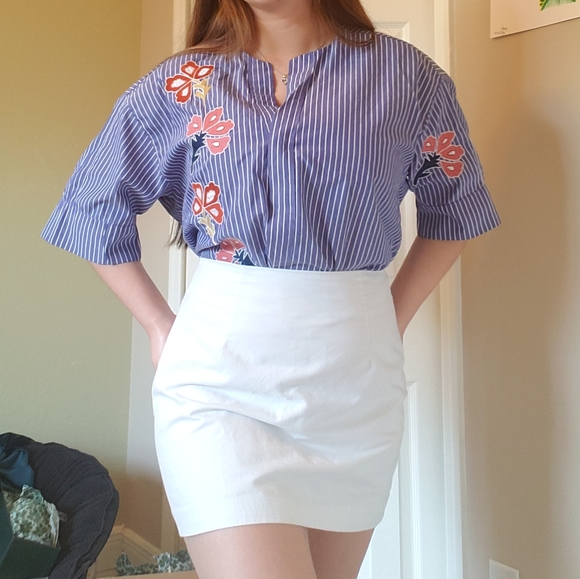 💞Zara Floral Embroidered Blue Top- Size L💞 - Picture 2 of 7